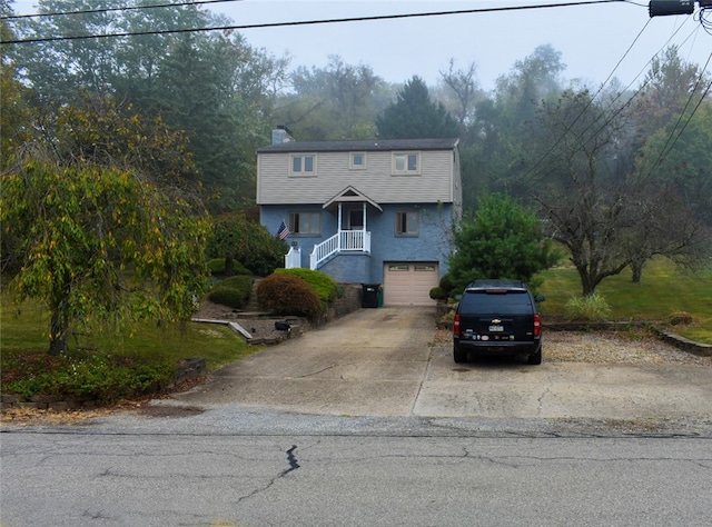 view of front facade featuring a garage