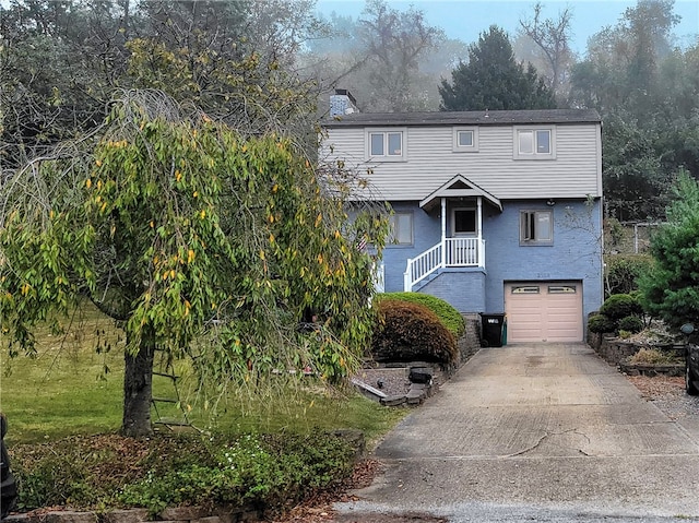 view of front facade featuring a garage