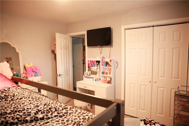 bedroom featuring a closet