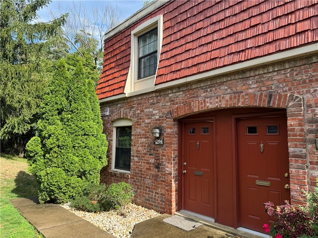 view of property entrance