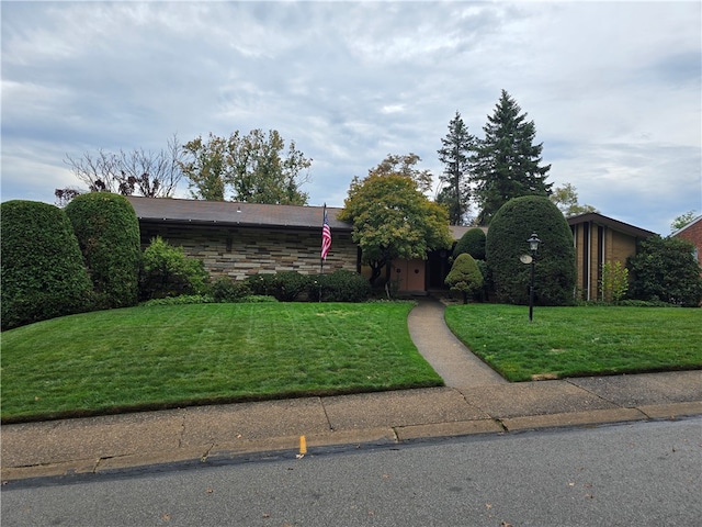 view of front of house with a front yard