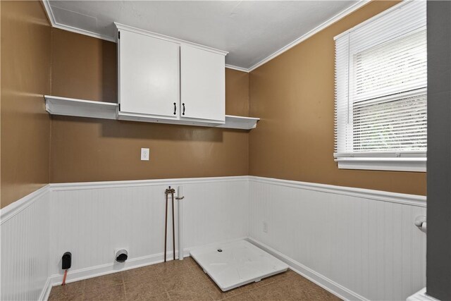 laundry room featuring cabinets and ornamental molding