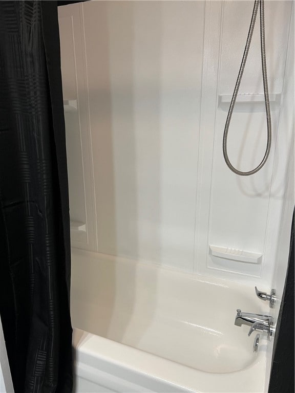 bathroom with shower / tub combo with curtain