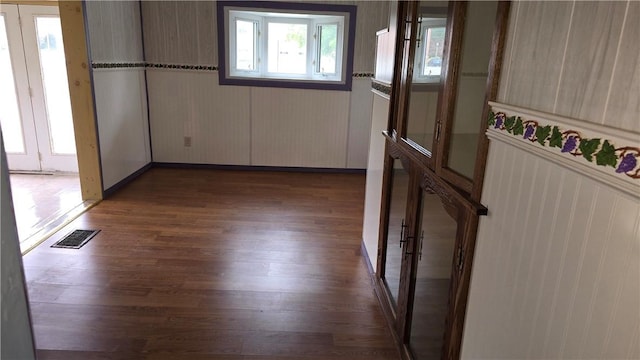 spare room featuring visible vents and dark wood-style flooring