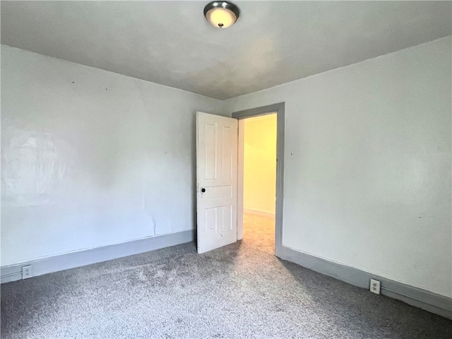 spare room with carpet flooring