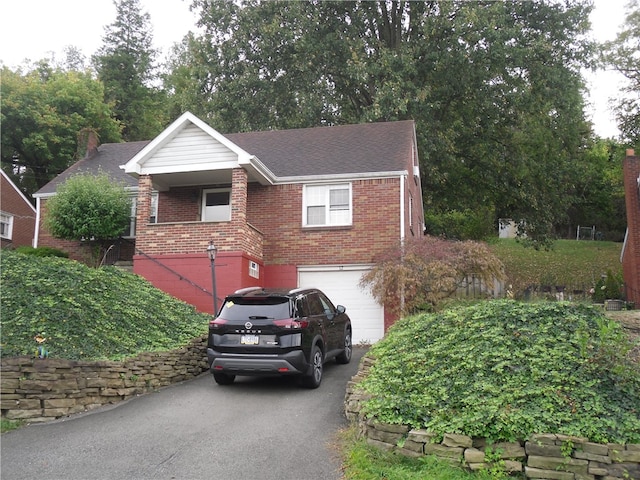 view of front facade with a garage