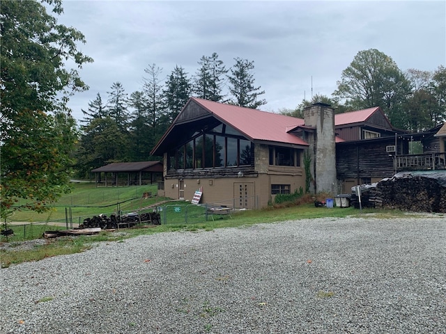 view of side of property featuring a yard