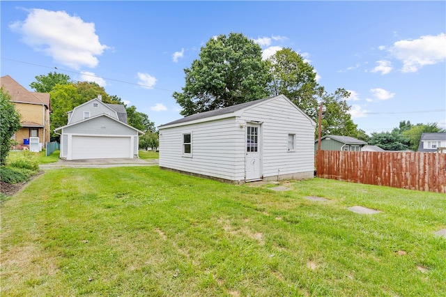 view of yard featuring an outdoor structure and a garage