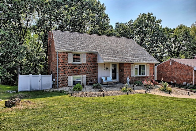 view of front of property featuring a patio and a front yard