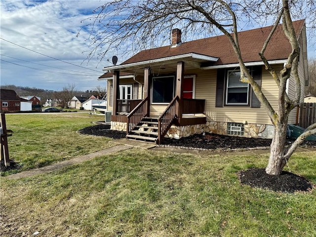 view of front of property featuring a porch and a front lawn