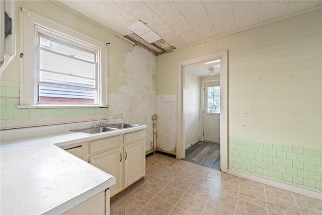 kitchen featuring sink