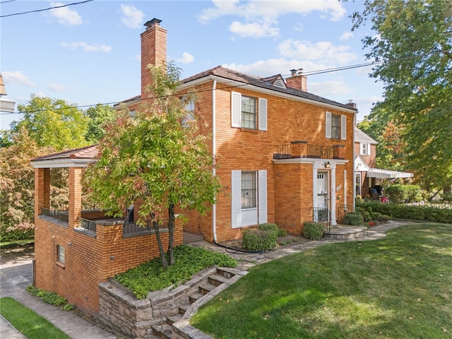 view of front of home with a front yard