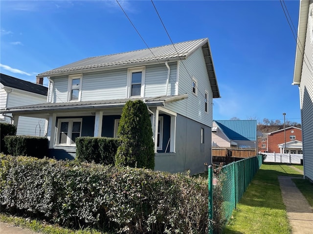 view of front of property with a front lawn