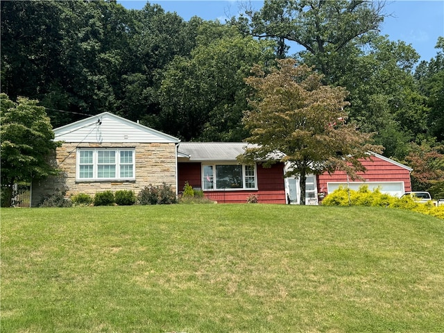 view of front of house with a front lawn