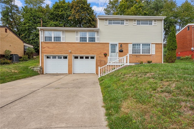 view of front facade featuring a front yard and a garage