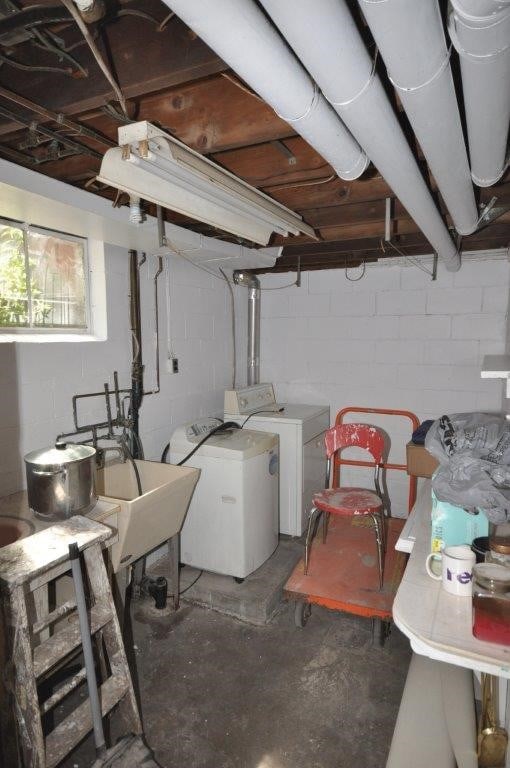 basement with washer and dryer