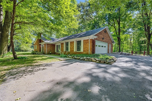 view of front facade featuring a garage