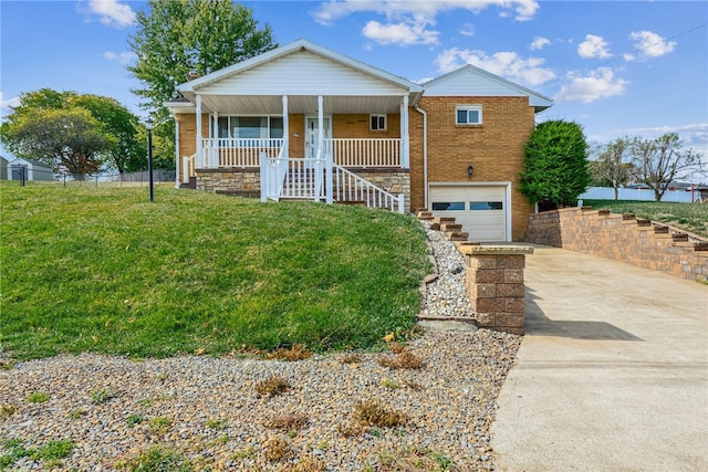 view of front facade featuring a front lawn, a garage, and covered porch