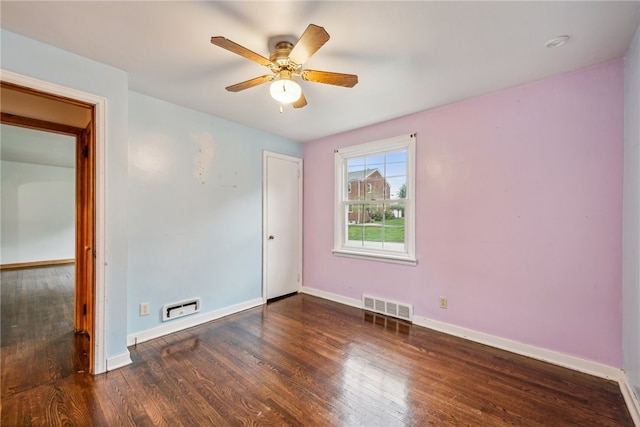 unfurnished room featuring dark wood-type flooring and ceiling fan