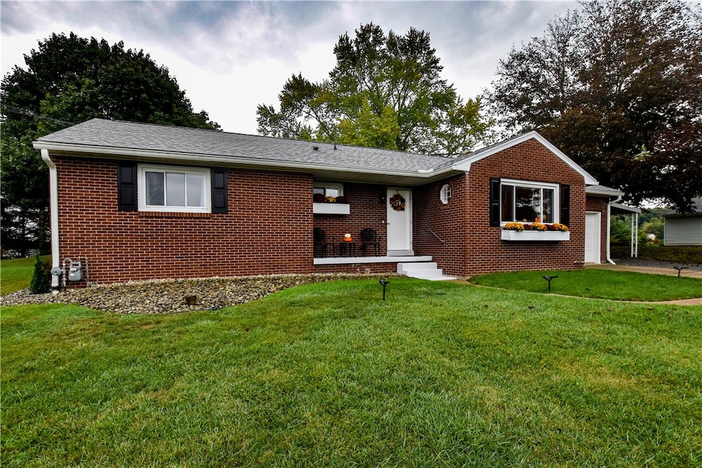 ranch-style house with a front lawn