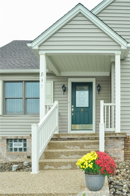 entrance to property featuring covered porch