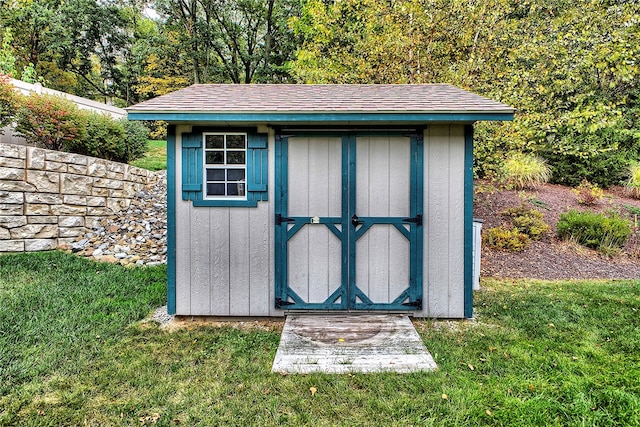 view of outbuilding with a yard