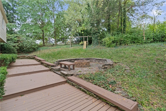 view of yard featuring a fire pit