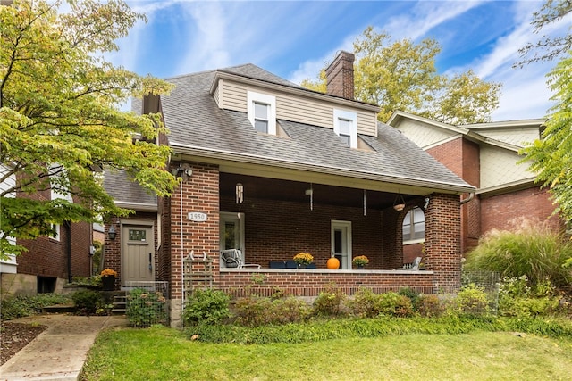 view of front of property with a front lawn and covered porch