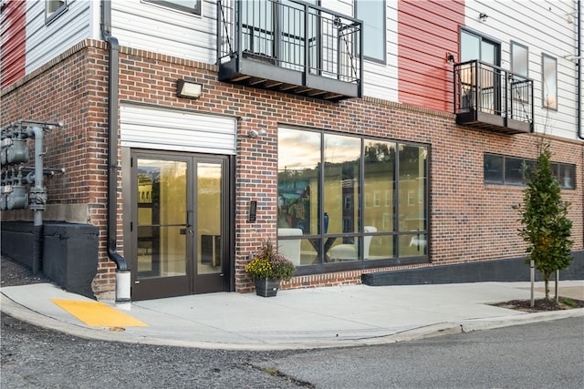 entrance to property with a balcony