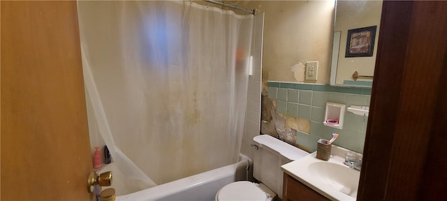 full bathroom featuring shower / tub combo, decorative backsplash, vanity, and toilet