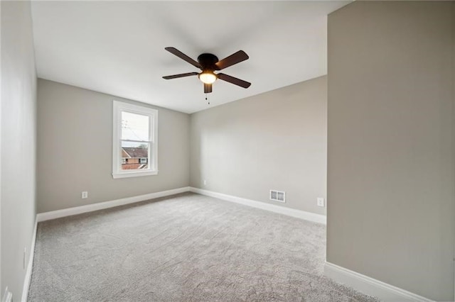 unfurnished room featuring ceiling fan and carpet flooring