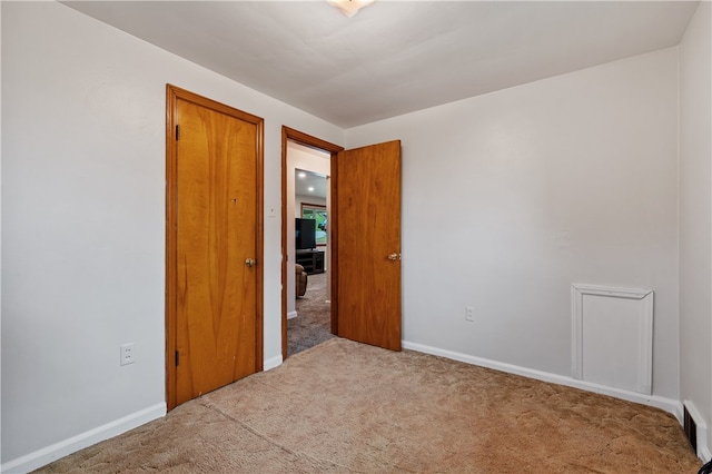 spare room with carpet flooring