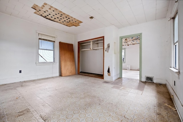 unfurnished bedroom featuring a closet