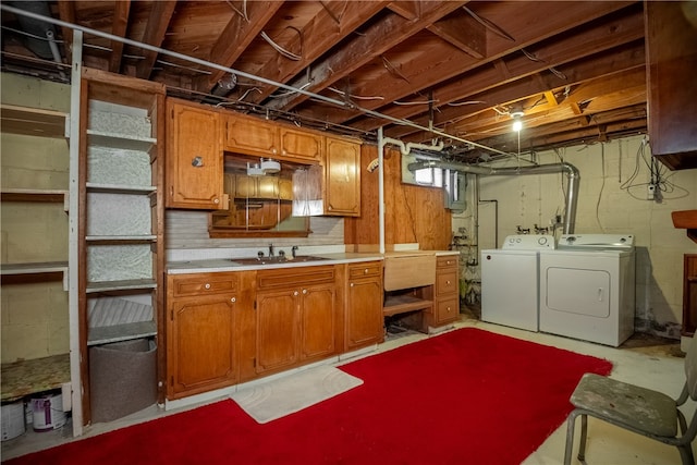 basement with sink and washing machine and clothes dryer