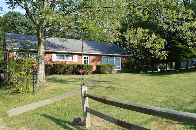 single story home featuring a front yard