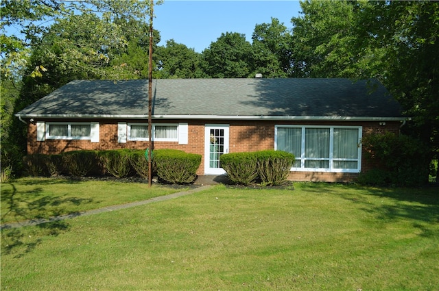 view of front of house with a front lawn