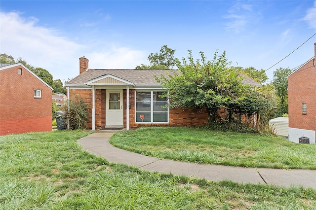 view of front of home featuring a front yard