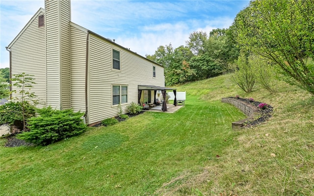 view of yard featuring a patio area