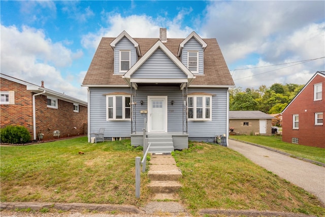 view of front facade featuring a front yard