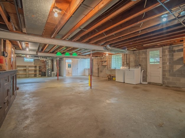 basement featuring independent washer and dryer