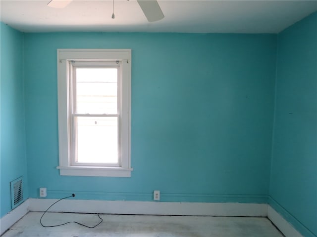 empty room with ceiling fan