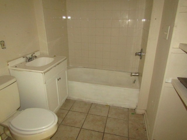 full bathroom featuring tile patterned floors, tiled shower / bath, vanity, and toilet