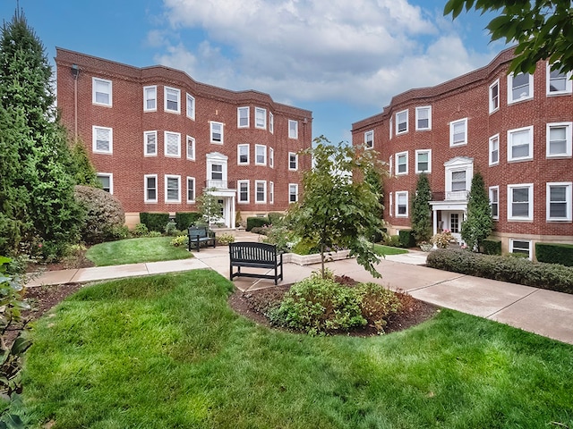 view of home's community featuring a yard