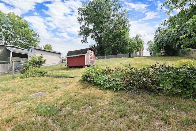 view of yard featuring a storage unit