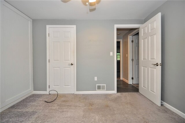 unfurnished bedroom featuring ceiling fan and carpet flooring