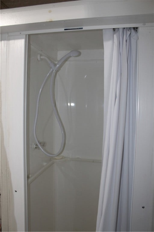 interior details featuring a shower with curtain