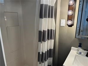 bathroom featuring a shower with curtain and vanity