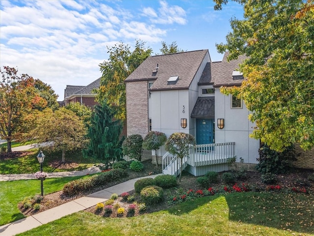 view of front of house with a front lawn