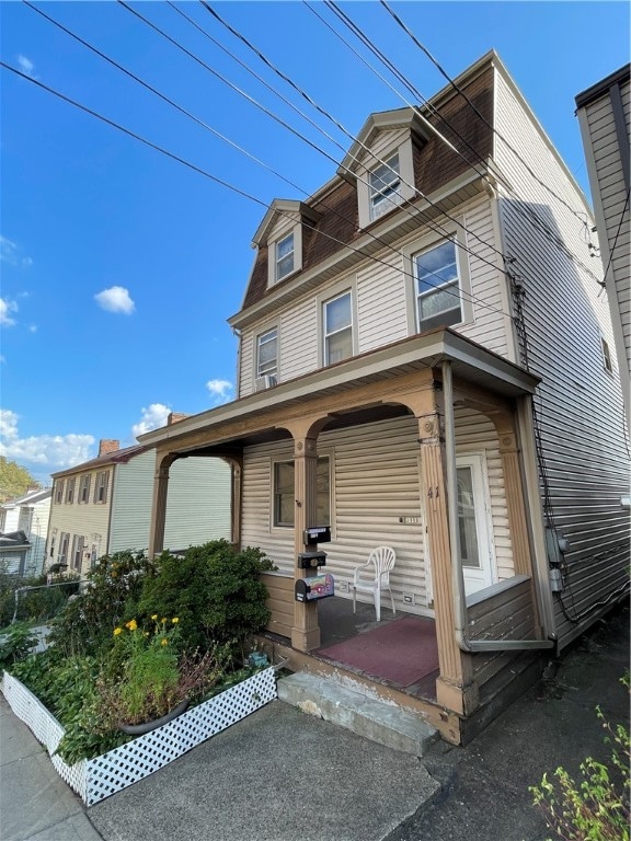 view of front of home featuring a porch