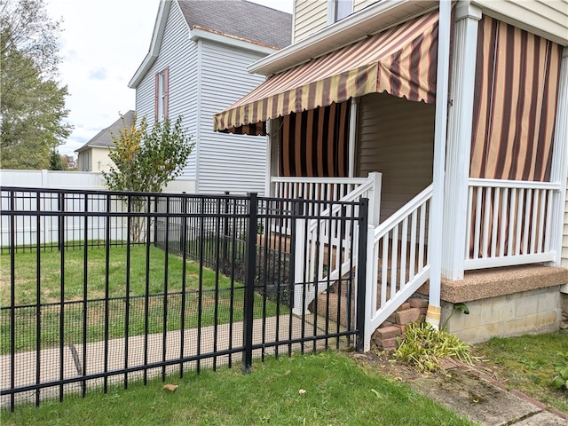 exterior space featuring a lawn